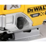 Lähivõte DeWalt 18V saemasinast