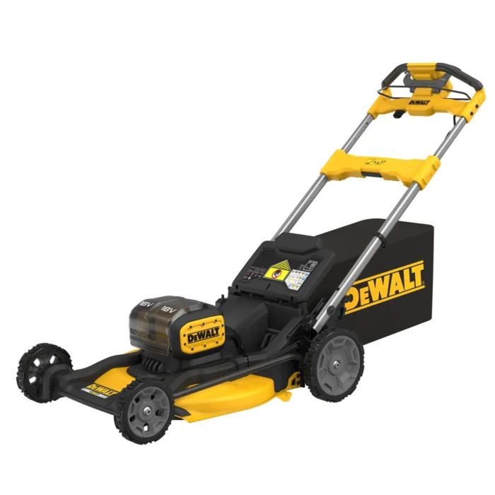 DEWALT akuga muruniiduk muru hoolduseks.